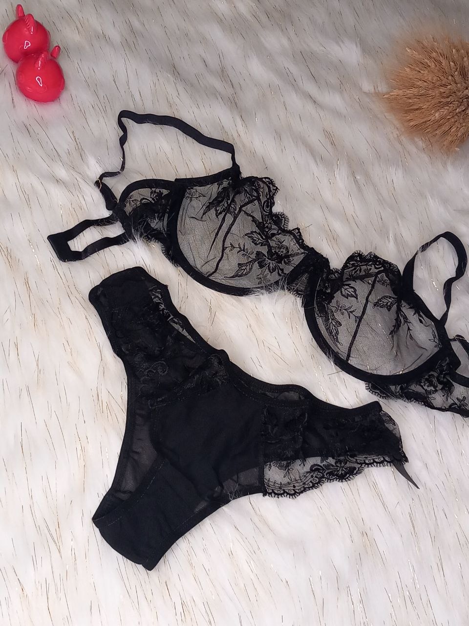 ست لباس زیر زنانه